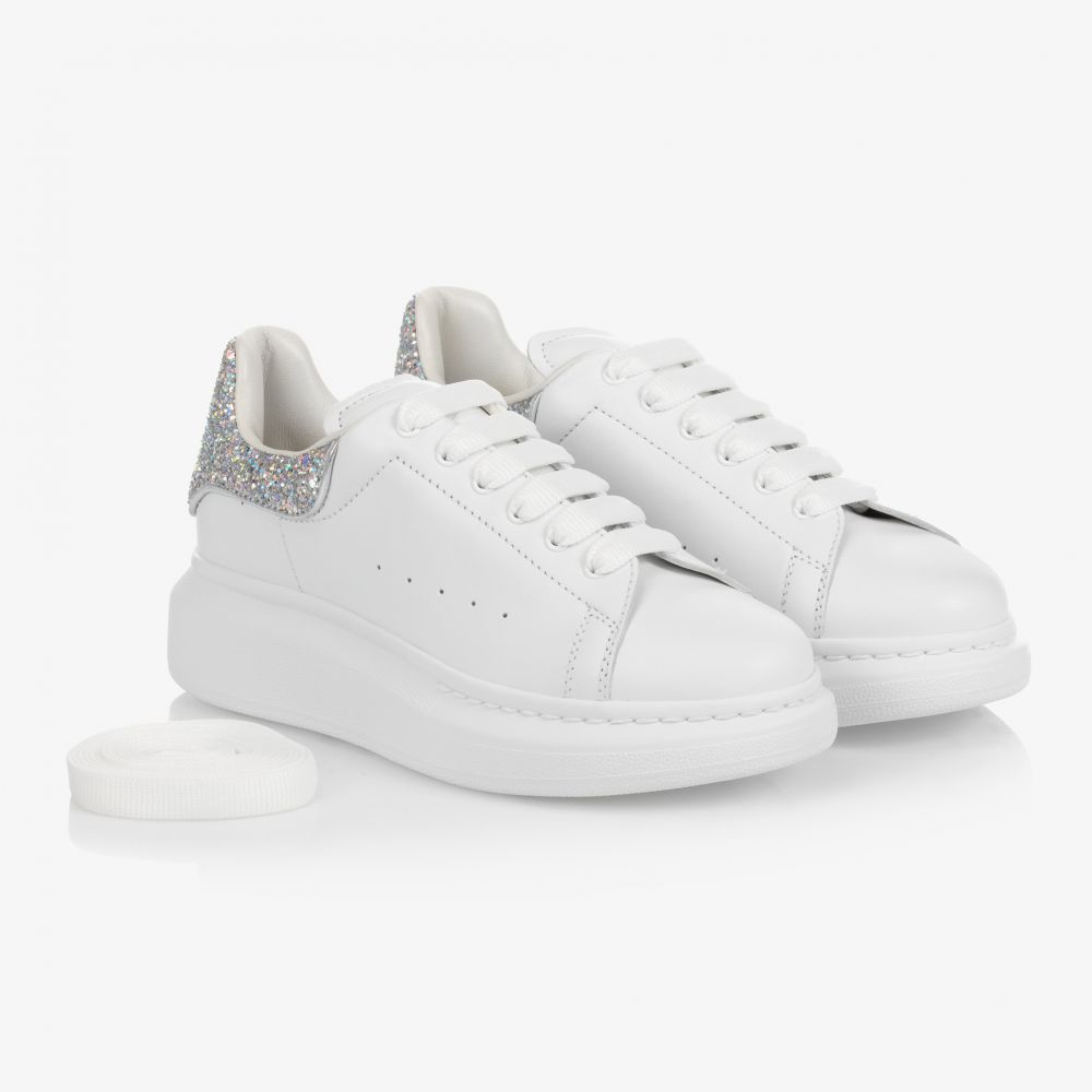 Alexander McQueen - Белые кроссовки с серебристыми стразами | Childrensalon