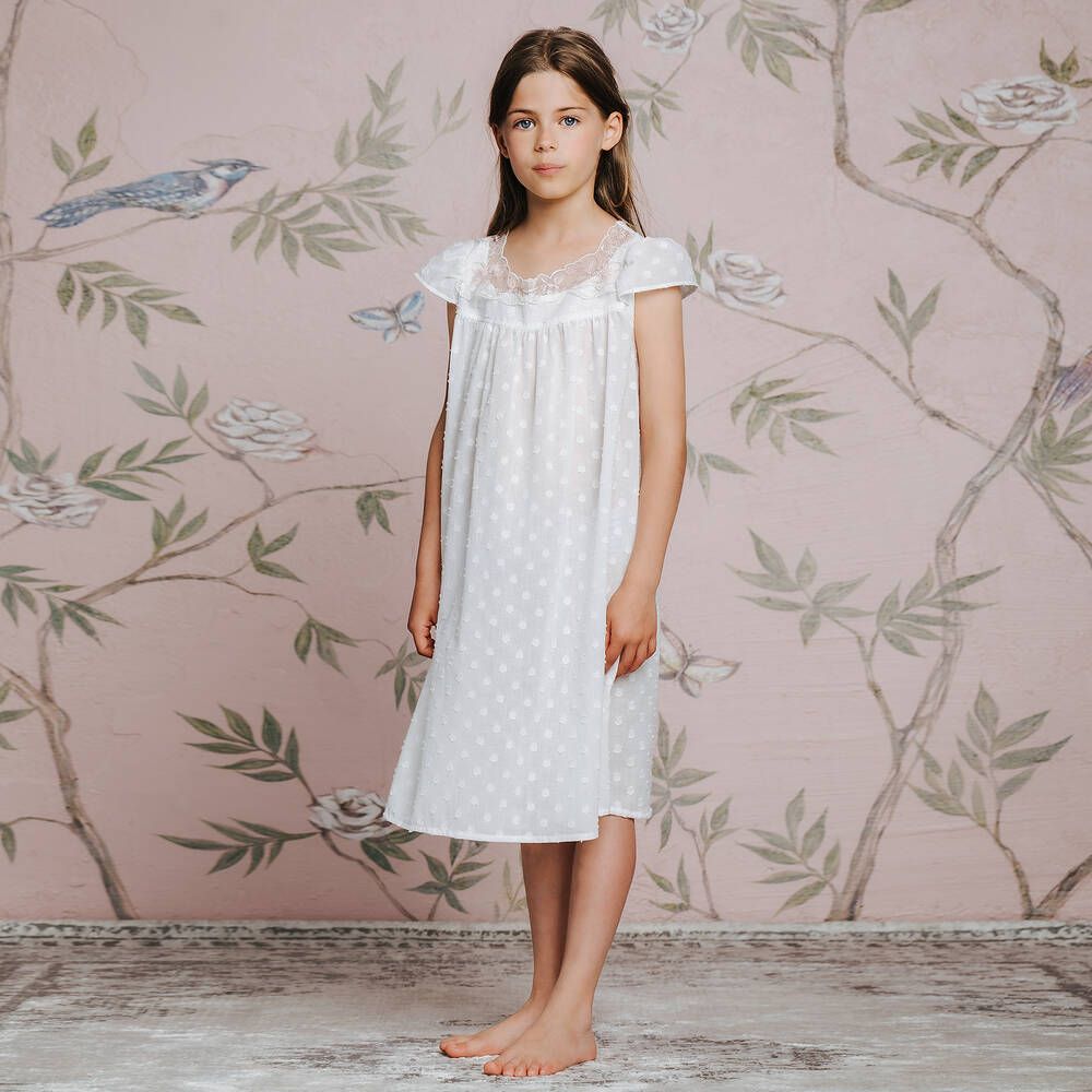 Kids white nightgown 2025
