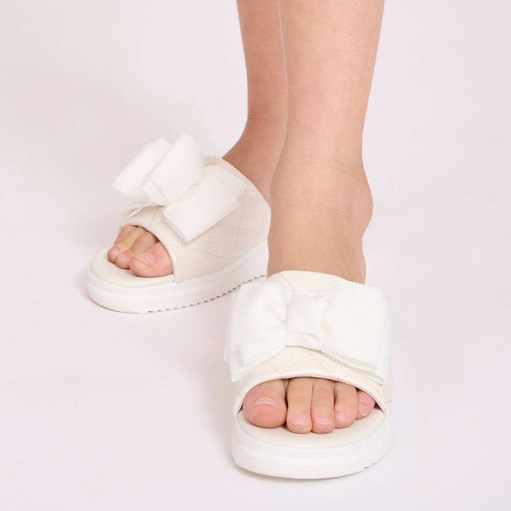 White bow sliders discount