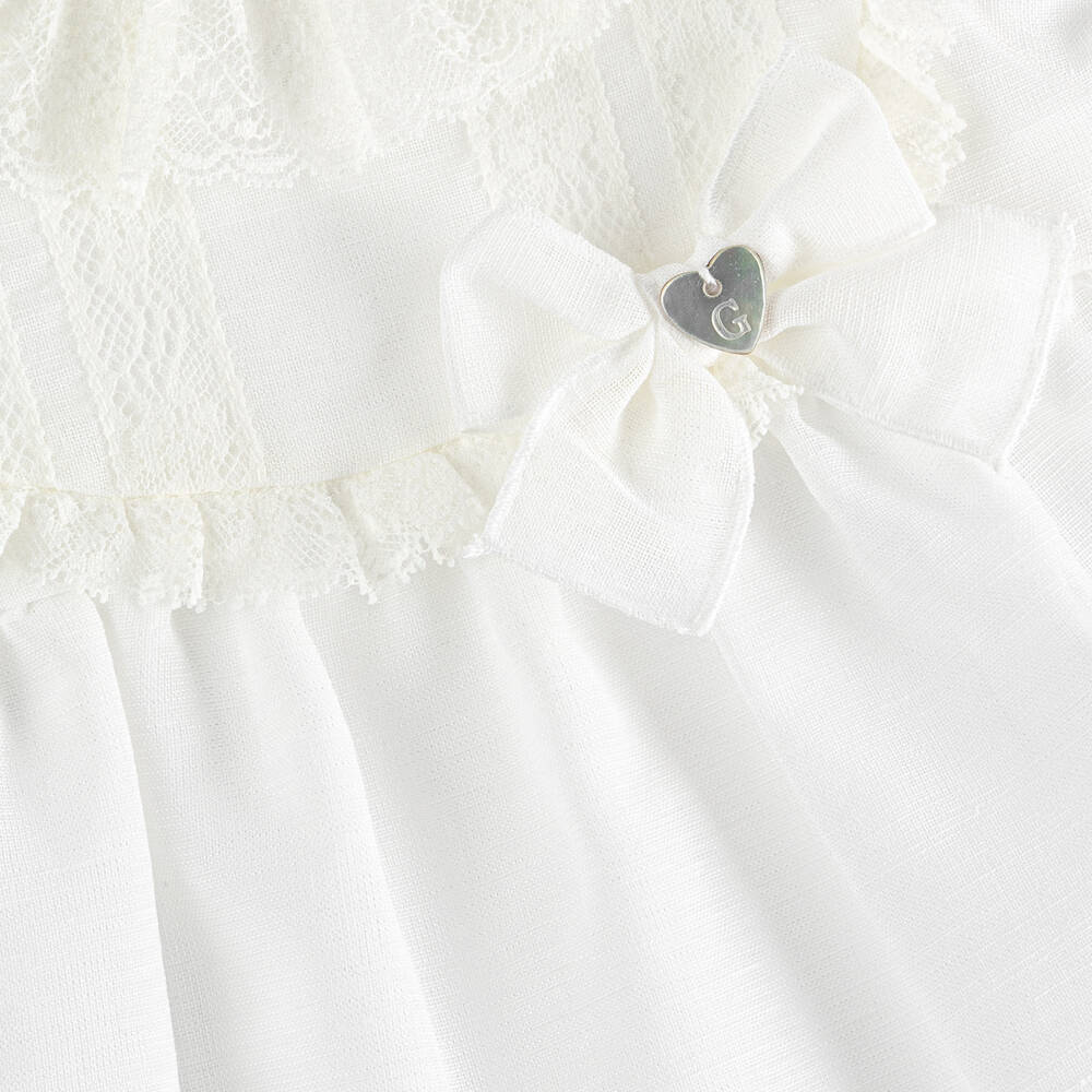ارتيزانيا  غرانلي-فستان لون أبيض مزين بدانتيل للمولودات | Childrensalon Outlet