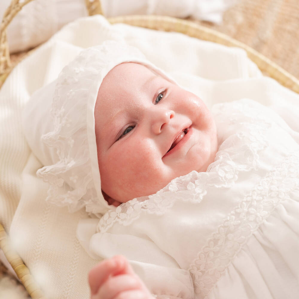 Artesanía Granlei-Baby Girls White Voile & Lace Bonnet | Childrensalon Outlet