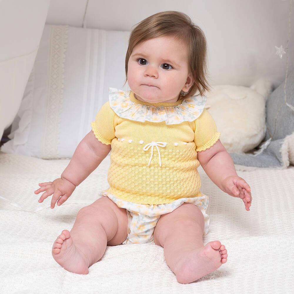 Artesanía Granlei-Baby Girls Yellow Floral Knit Shorts Set | Childrensalon Outlet