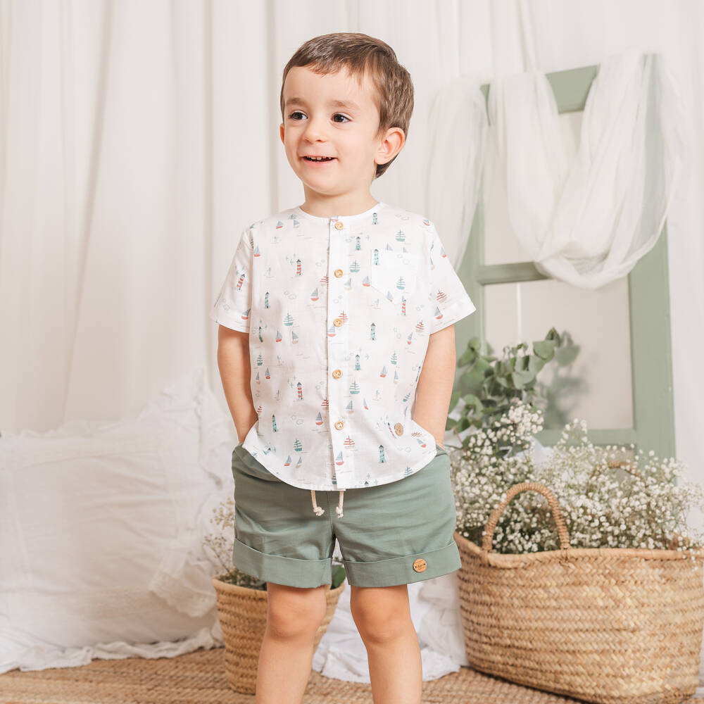 Artesanía Granlei-Boys Sage Green Cotton Shorts Set with Sail Boat Print | Childrensalon Outlet