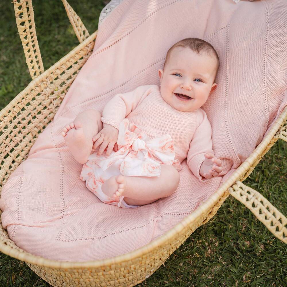 Artesanía Granlei-Girls Soft Blush Lace-Edged Shawl | Childrensalon Outlet