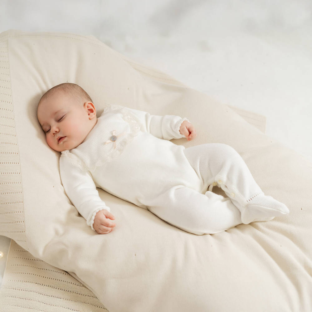 Artesanía Granlei-Ivory Knitted Babygrow with Lace Detailing | Childrensalon Outlet