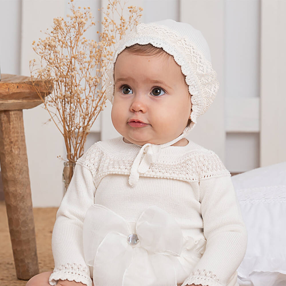 Artesanía Granlei-Lace Trimmed Ivory Knit Baby Bonnet | Childrensalon Outlet