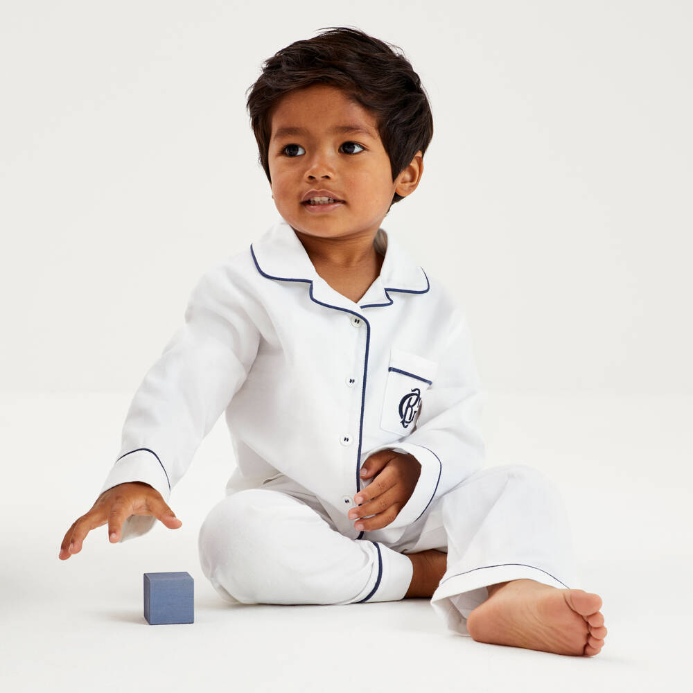 Beatrice & George-Классические белые вышитые пижамы для мальчиков | Childrensalon Outlet