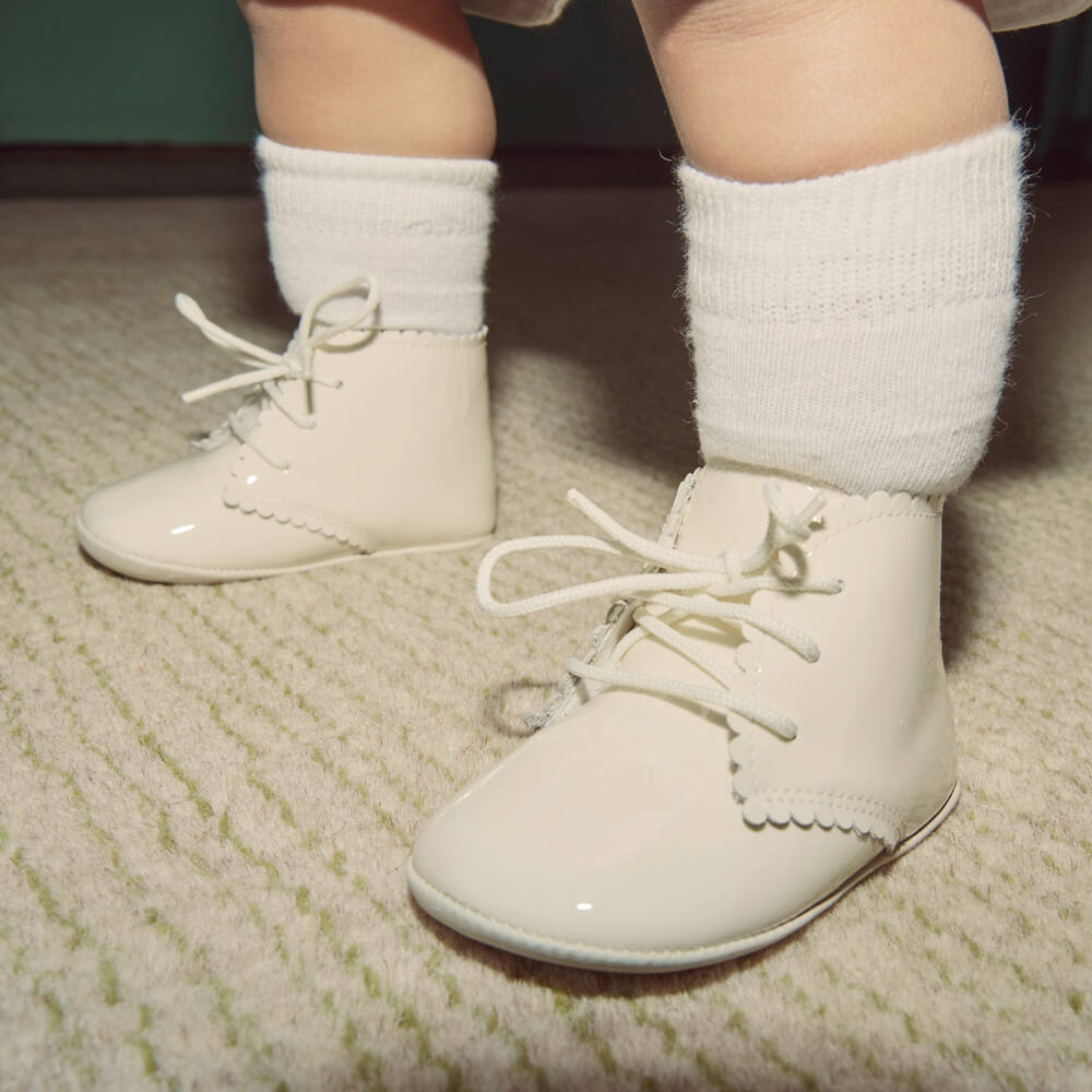 Beatrice & George-Кремовые пинетки из лакированной кожи | Childrensalon Outlet