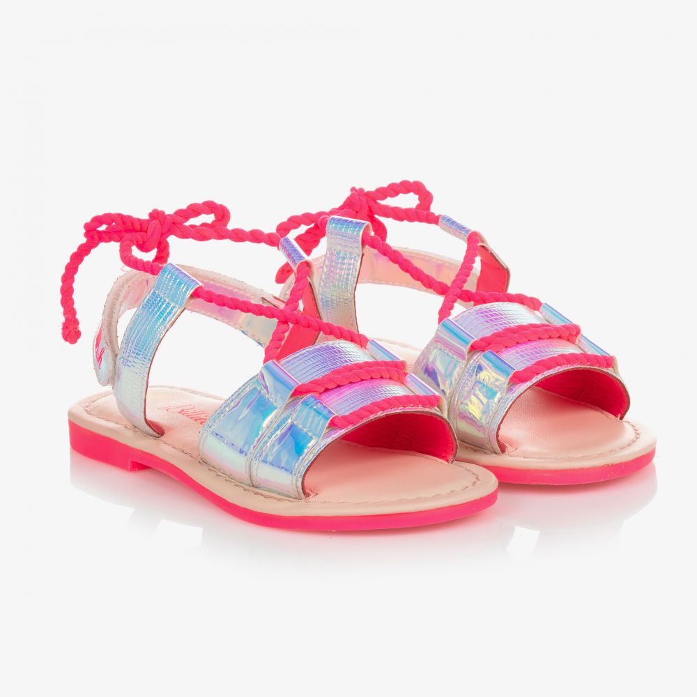 Silber schimmernde Sandalen