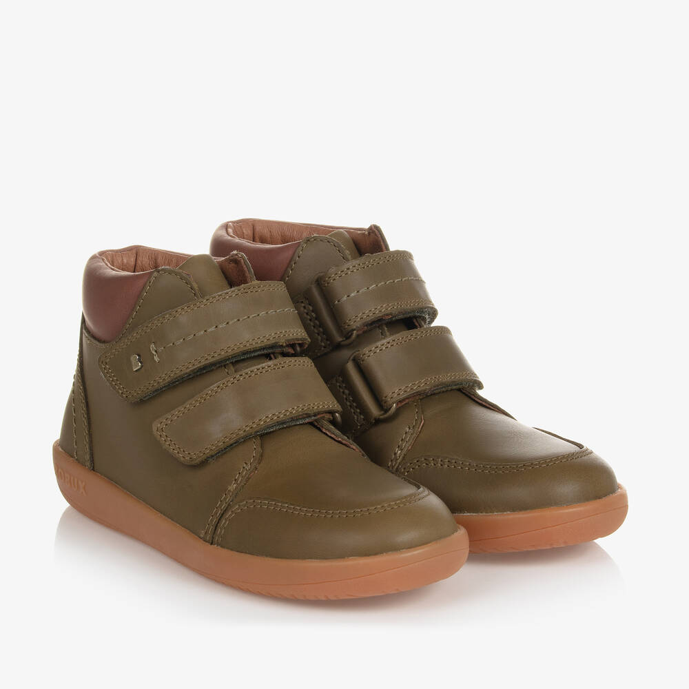Bobux Kid + - Кожаные ботинки цвета хаки на липучке | Childrensalon