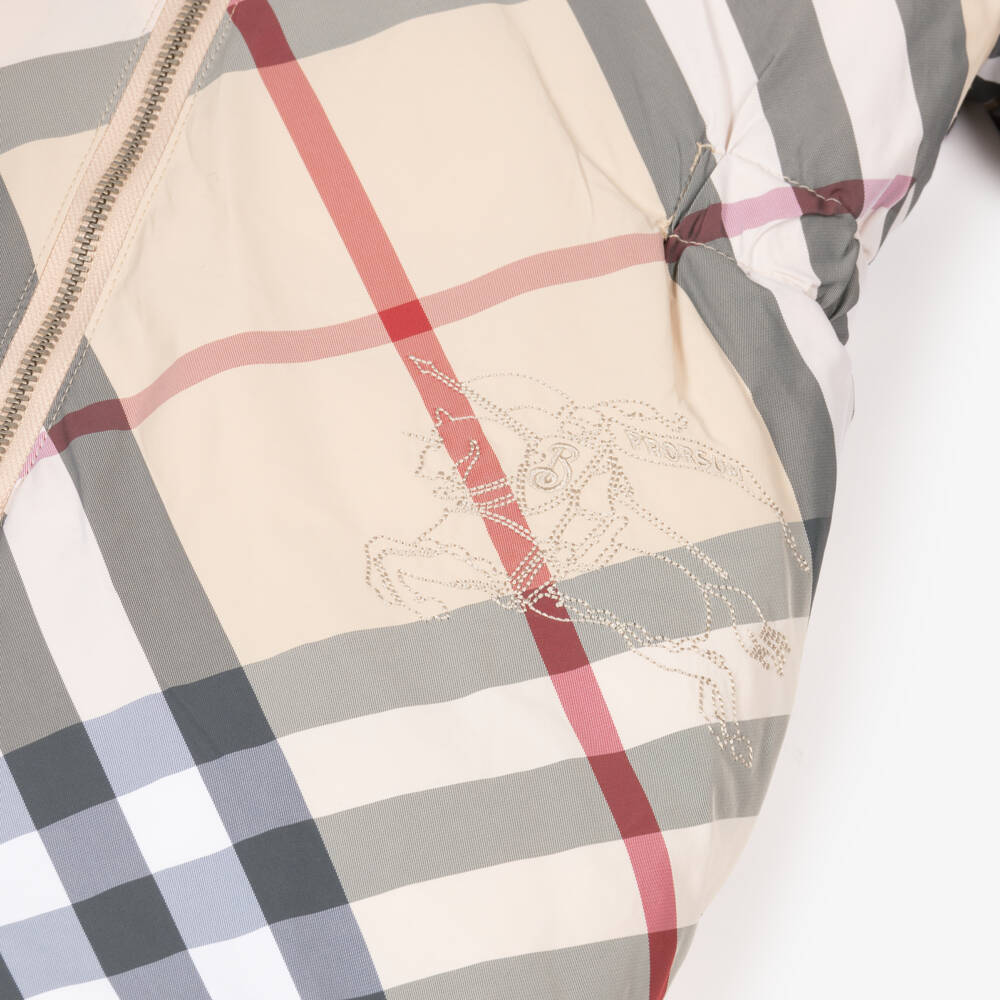 Burberry-Бежевый пуховый зимний комбинезон в клетку для малышей | Childrensalon Outlet