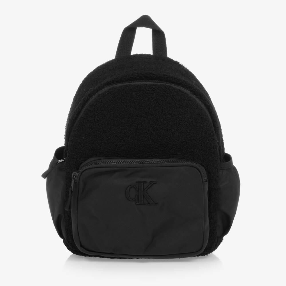 Calvin Klein-حقيبة ظهر تيدي فليس لون أسود (30 سم) | Childrensalon Outlet