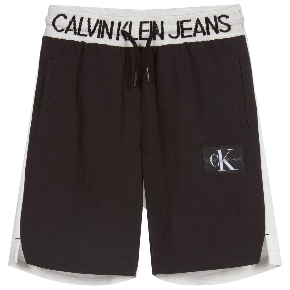 Calvin Klein Jeans - شورت لون أسود ورمادي للأولاد | Childrensalon