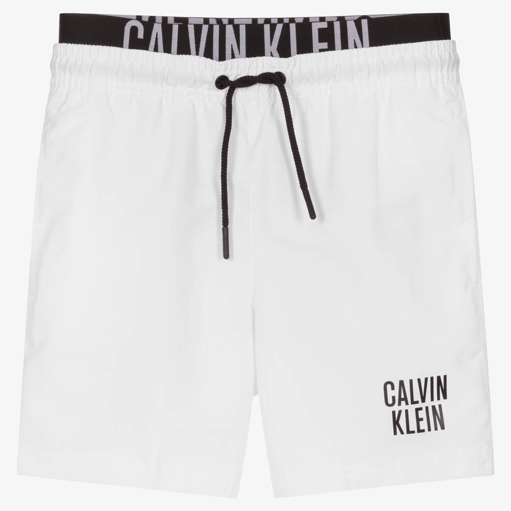 Calvin Klein - شورت سباحة لون أبيض للأولاد | Childrensalon
