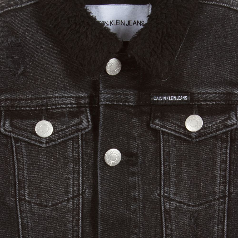 The 12 Best Denim Jackets - Chic & Affordable! | Denim jacket outfit, Denim  jacket, Denim jacket outfit summer