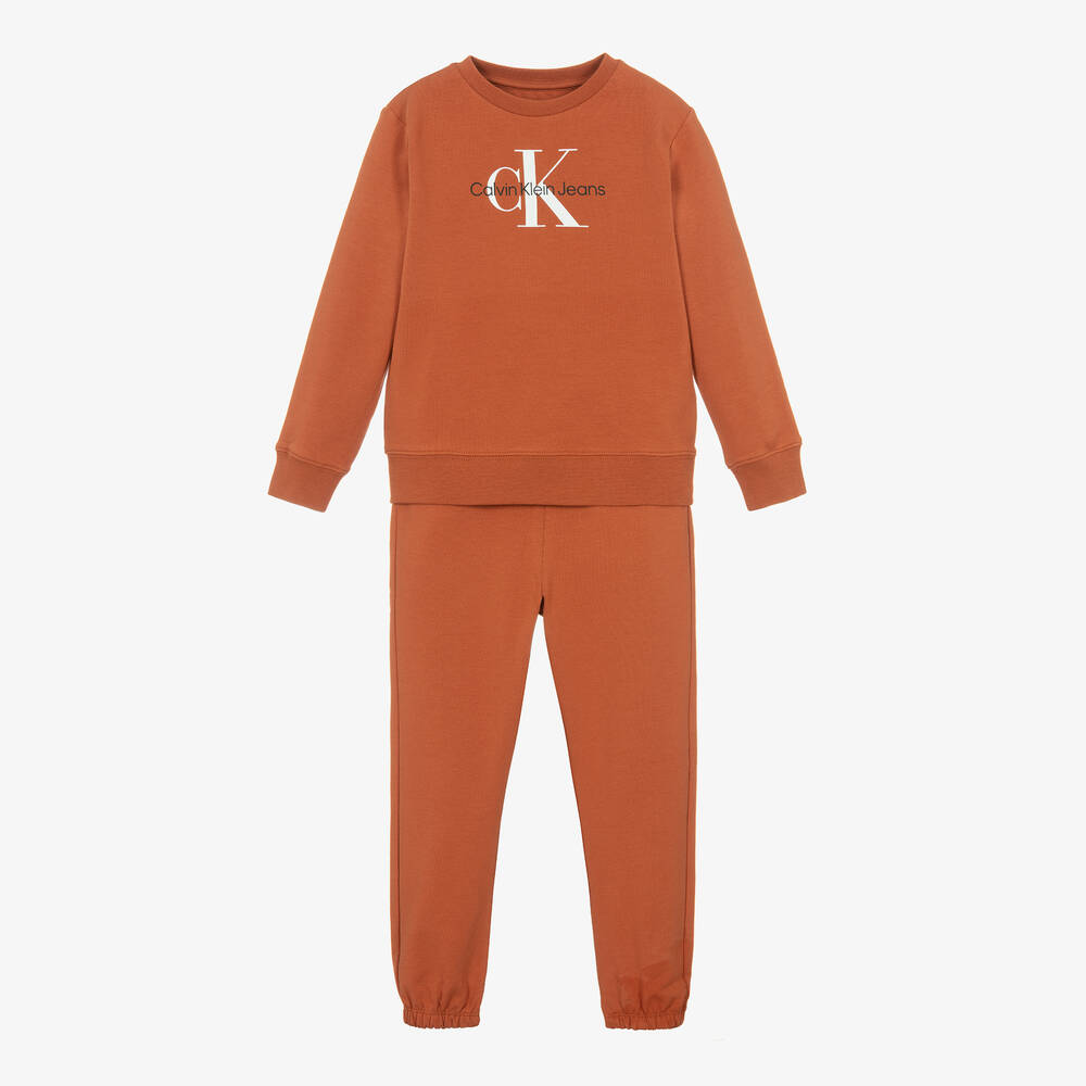 Calvin Klein - بدلة رياضية بطبعة مونوغرام قطن جيرسي لون بني للأطفال | Childrensalon