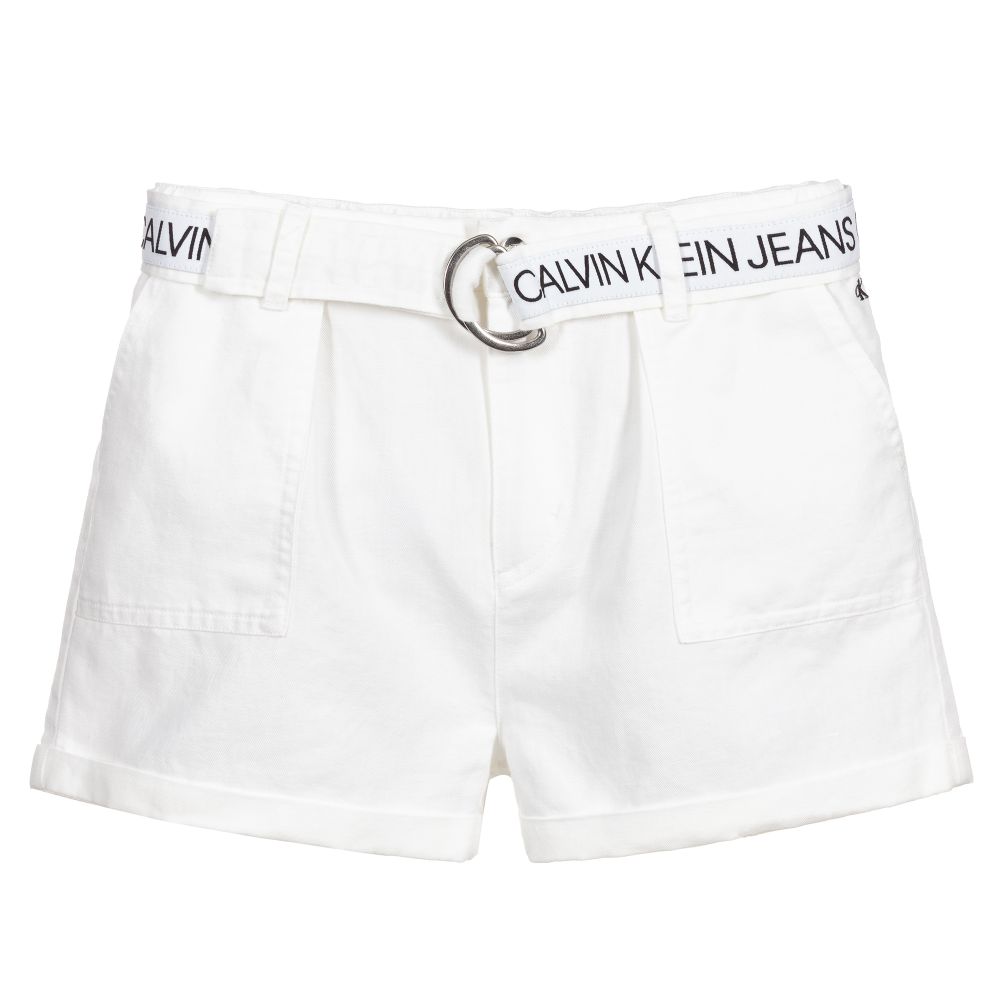 Calvin Klein Jeans - Weiße Teen Shorts mit Gürtel | Childrensalon Outlet | Synthetikgürtel