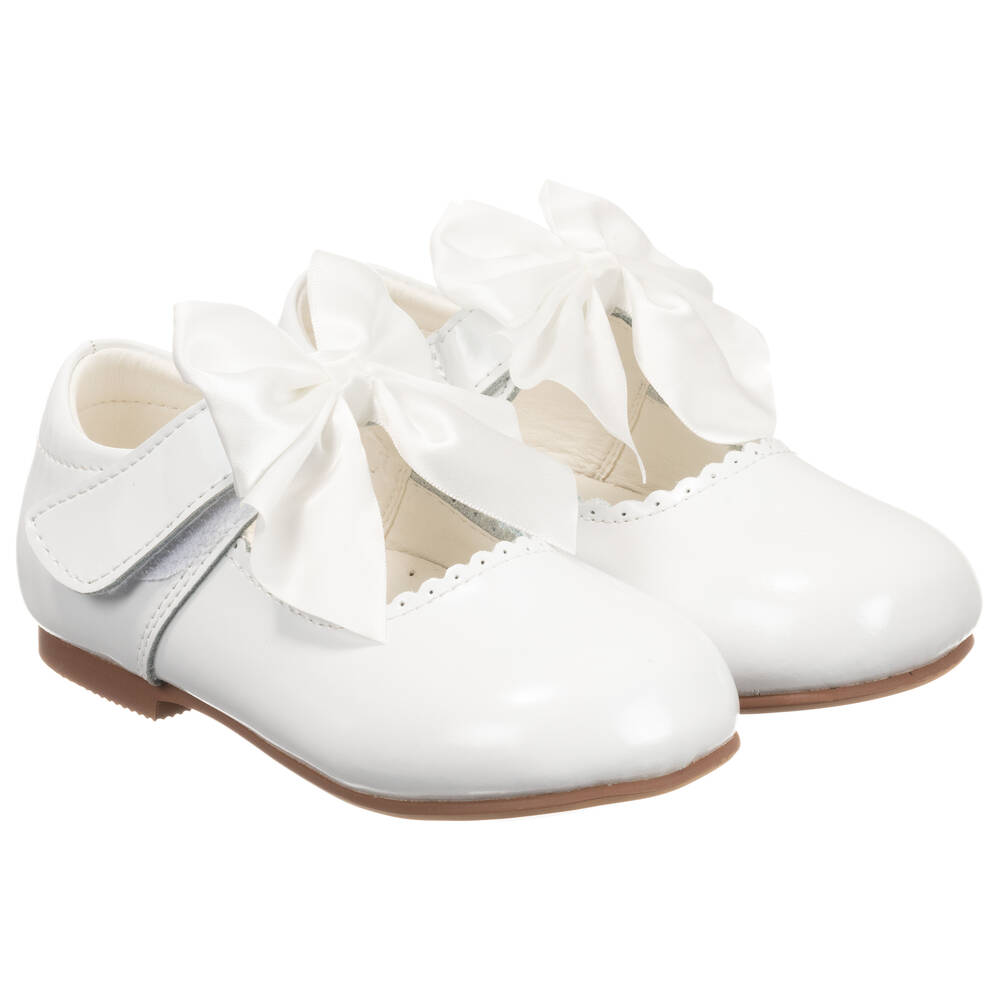 Caramelo Kids - Girls White Patent Bow Shoes | Childrensalon