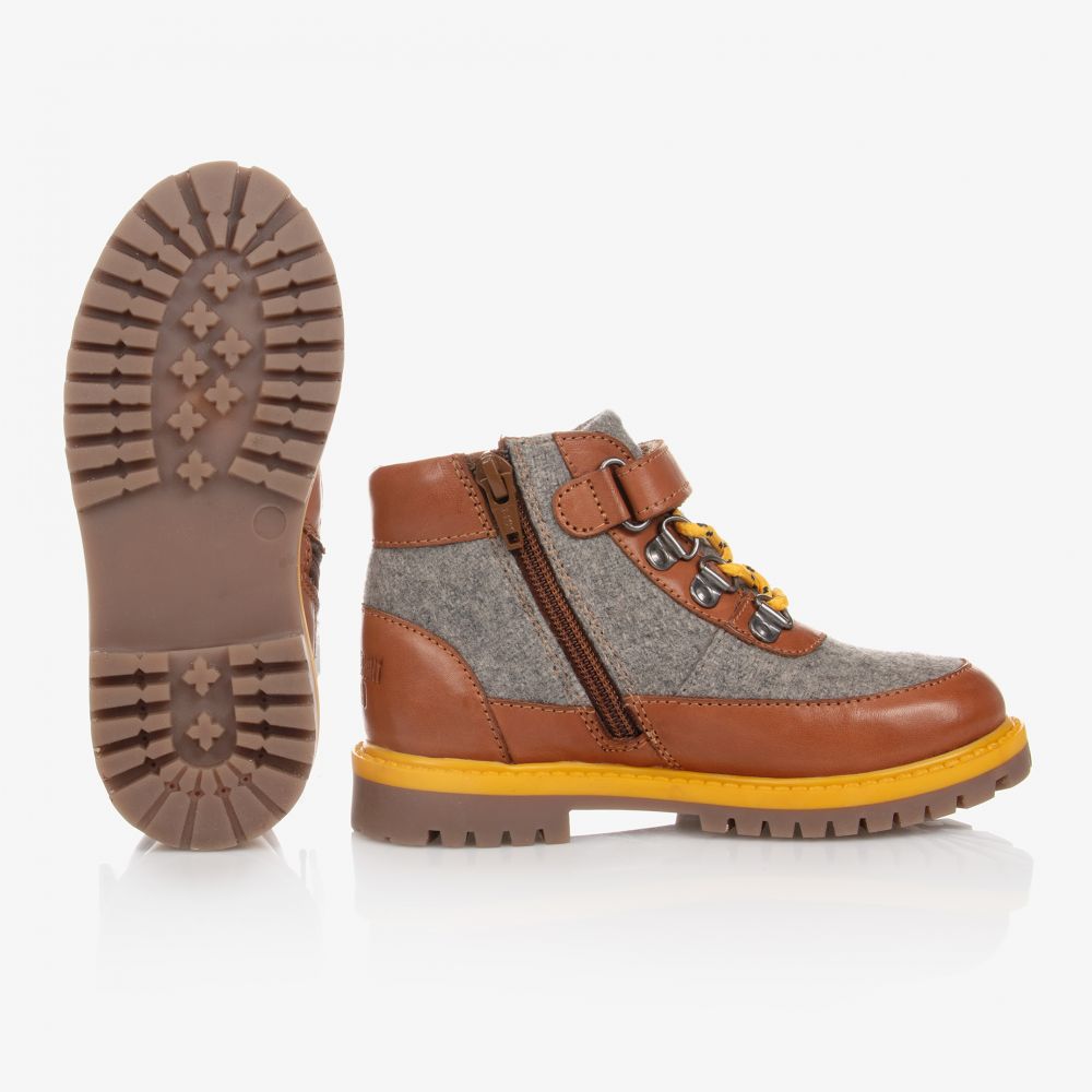 كاريمون بو-بوت أطفال ولادي جلد وقماش بأربطة لون بني ورمادي | Childrensalon Outlet