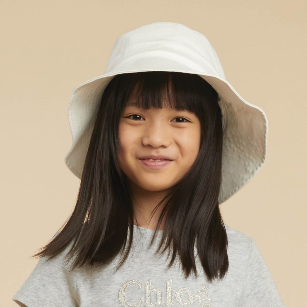 Sunhat girl discount