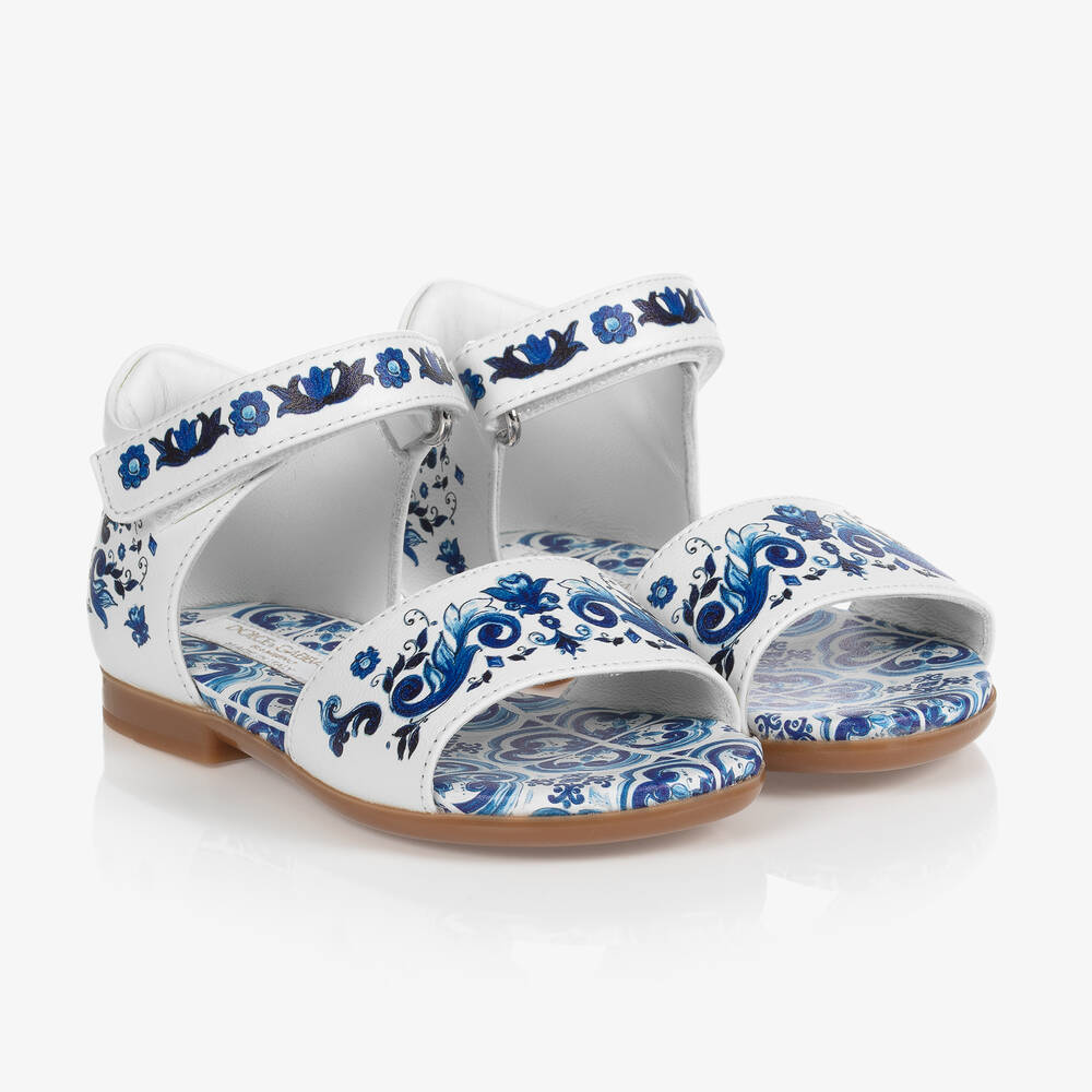 Dolce & Gabbana - Majolica Sandalen in Weiß und Blau | Childrensalon