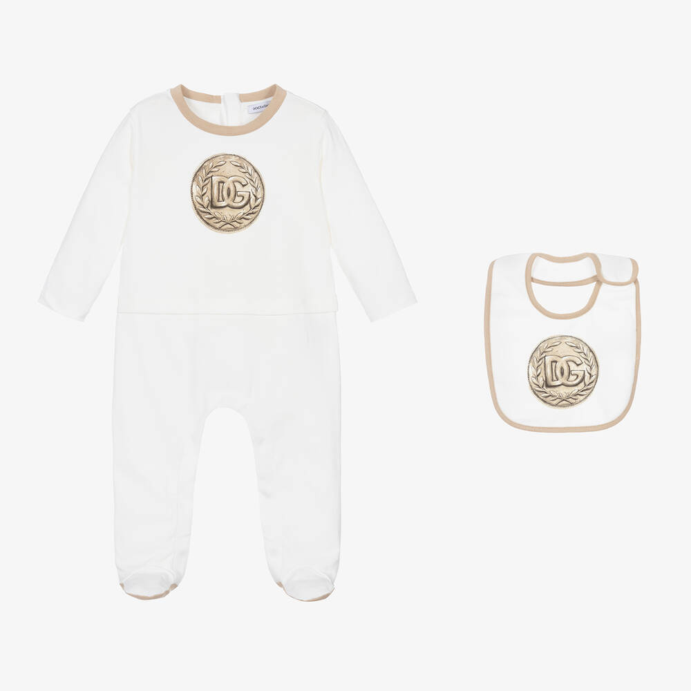 Dolce & Gabbana-Белый комбинезон и слюнявчик из хлопка с монетой | Childrensalon Outlet