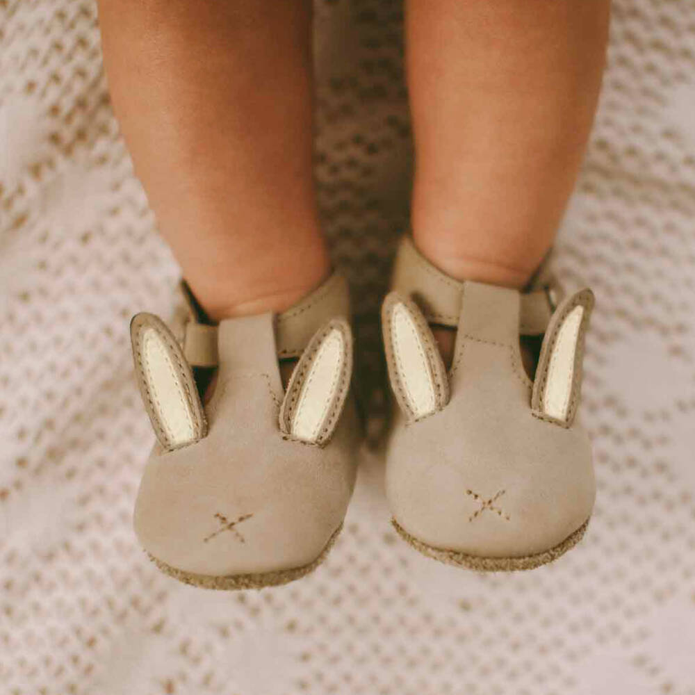 Donsje-أحذية أولى للصبيان من جلد الشامواه البيج | Childrensalon Outlet