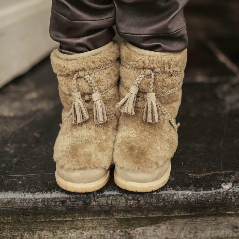 Donsje-Girls Beige Sheep Wool Boots with Tassel Trims | Childrensalon Outlet