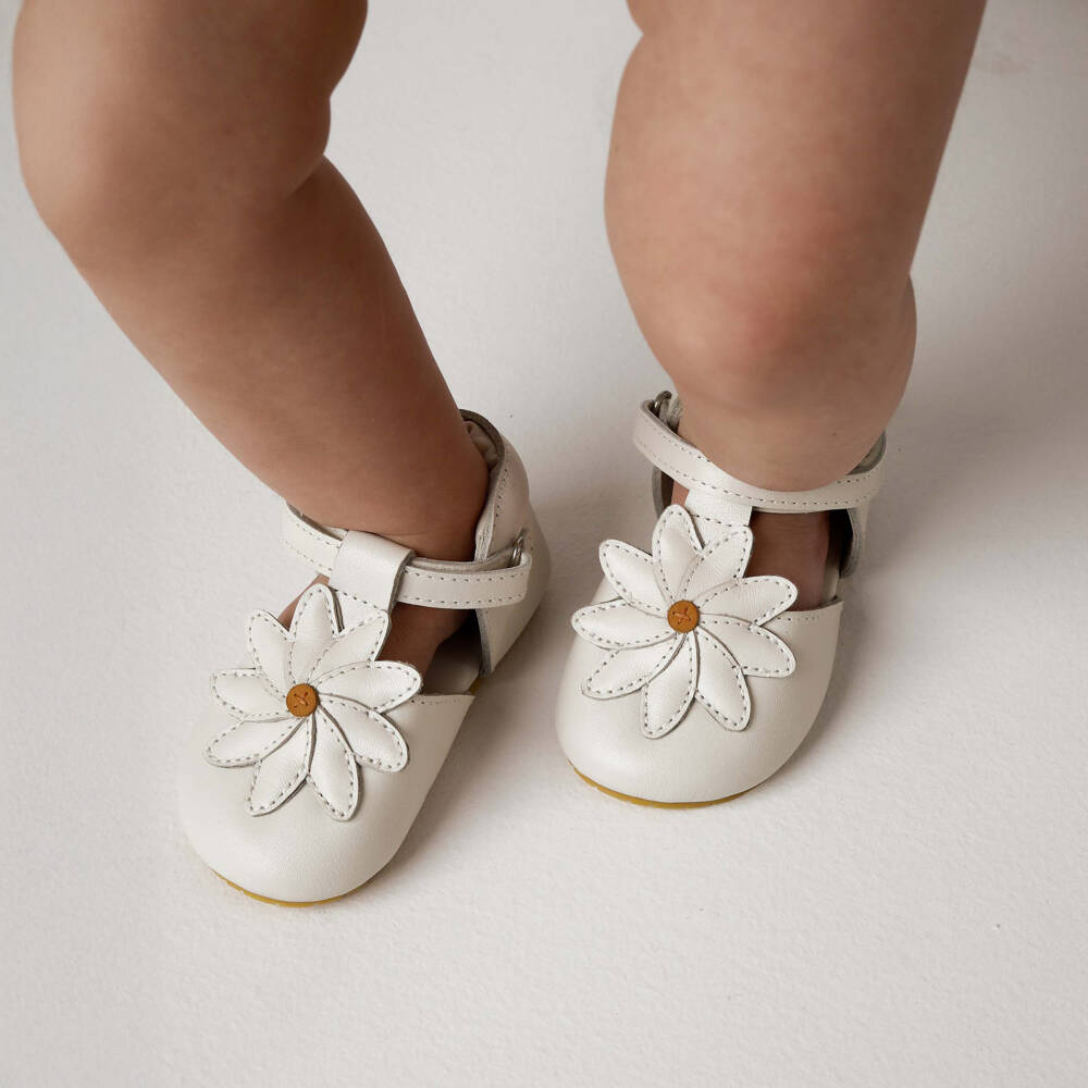 Donsje-Girls Cream Leather Flower Walkers | Childrensalon Outlet