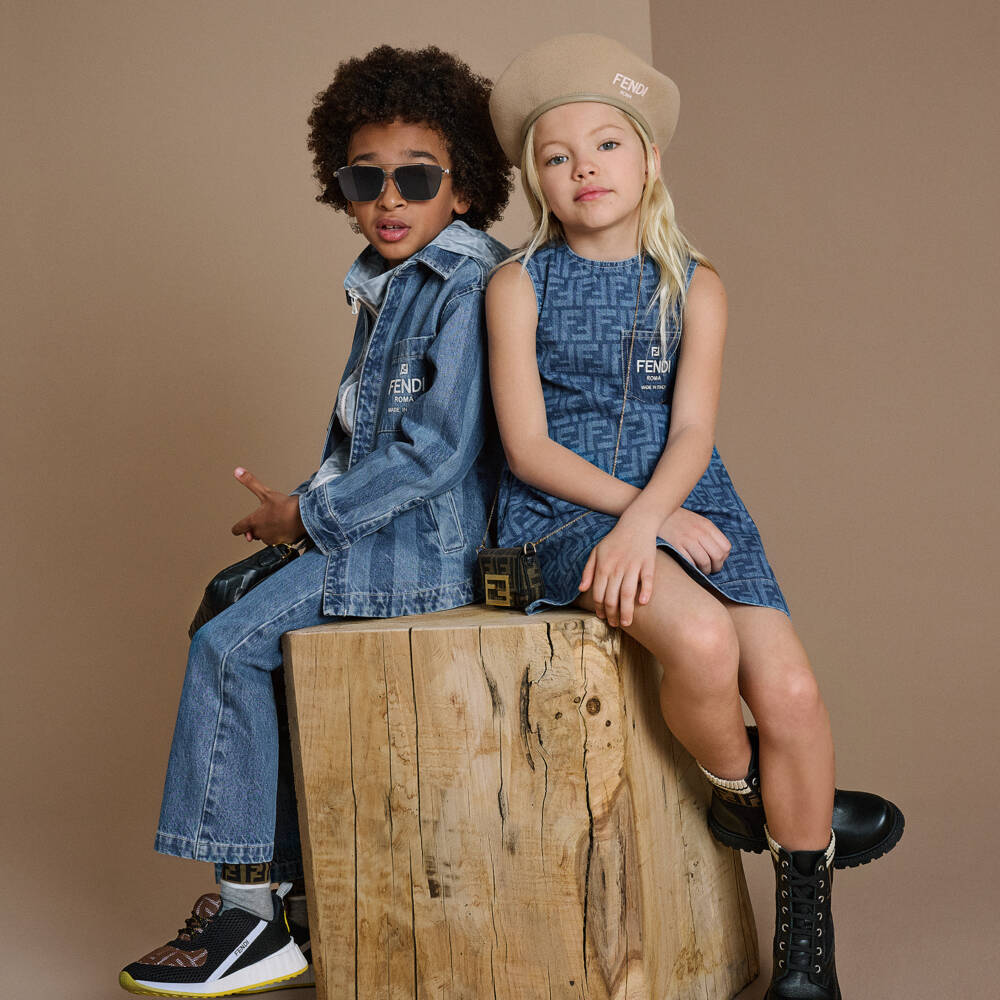 Fendi-جينز كلاسيكي أزرق بشعار للأولاد | Childrensalon Outlet