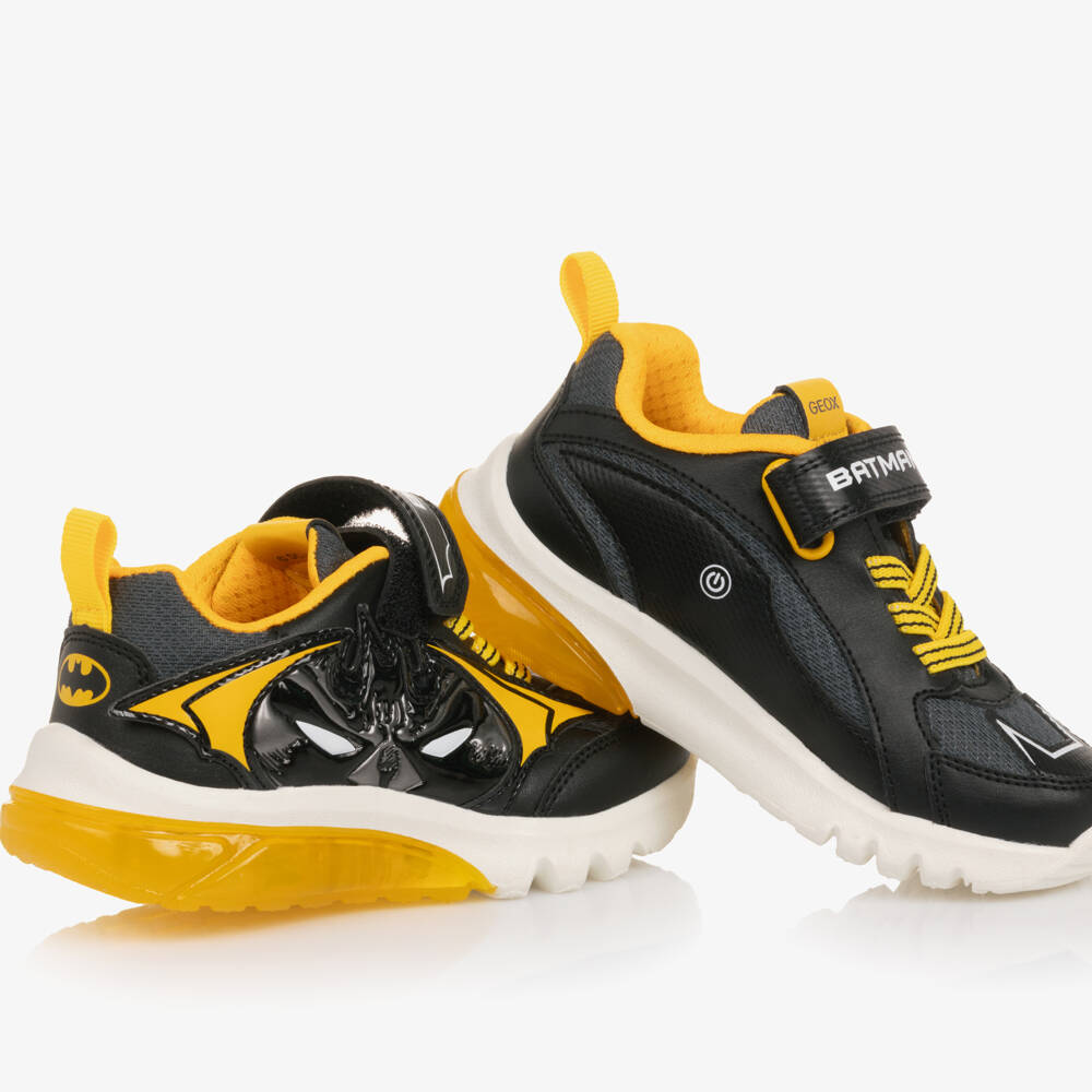 Geox-حذاء رياضي مضيء باتمان للأولاد باللونين الأسود والأصفر | Childrensalon Outlet