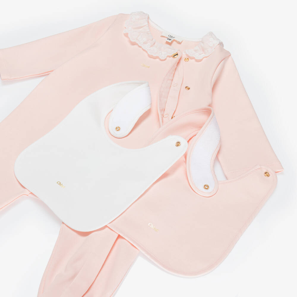 Chloé-Girls Pink Cotton Babygrow & Bib Set | Childrensalon Outlet
