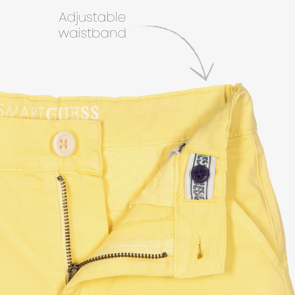 Guess-شورت تشينو قطن عضوي تويل لون أصفر للأولاد | Childrensalon Outlet