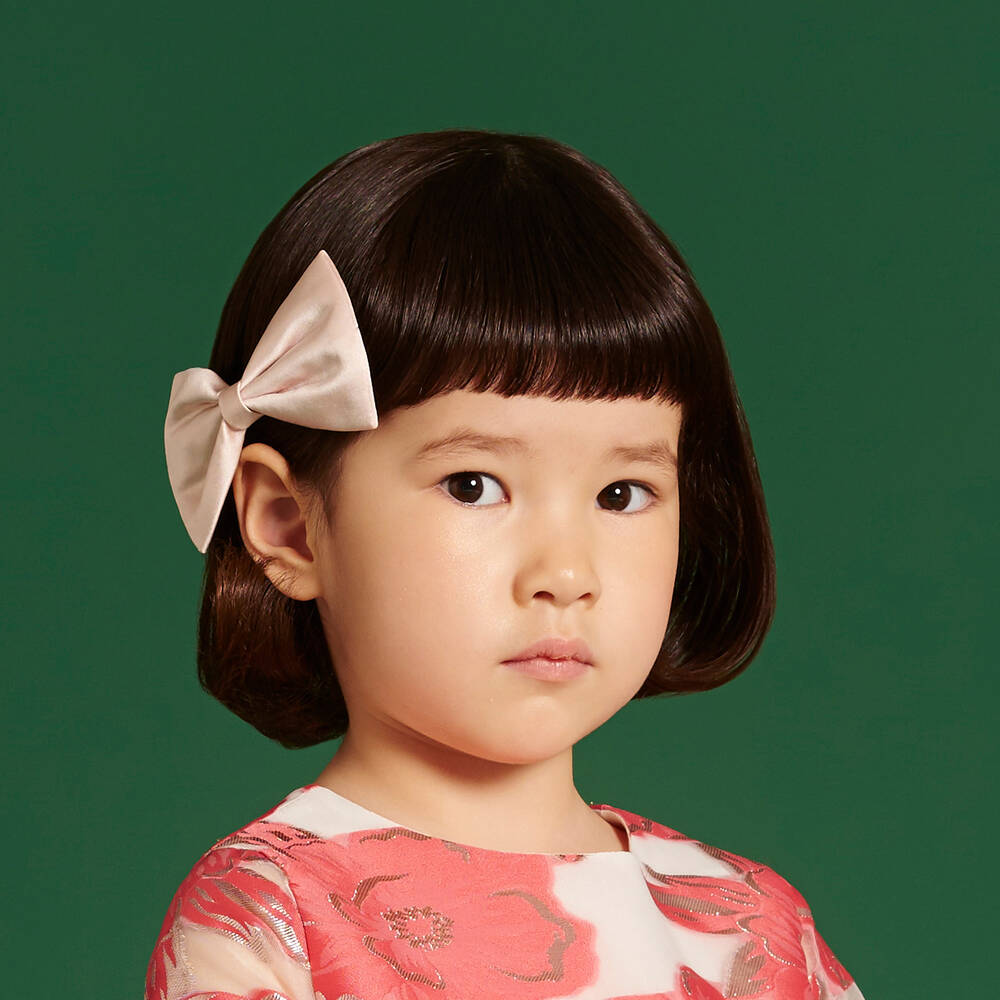 Hucklebones London-Розовая атласная заколка для волос (13см) | Childrensalon Outlet