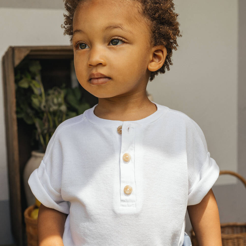 Laranjinha-Boys White Cotton Buttoned T-Shirt | Childrensalon Outlet