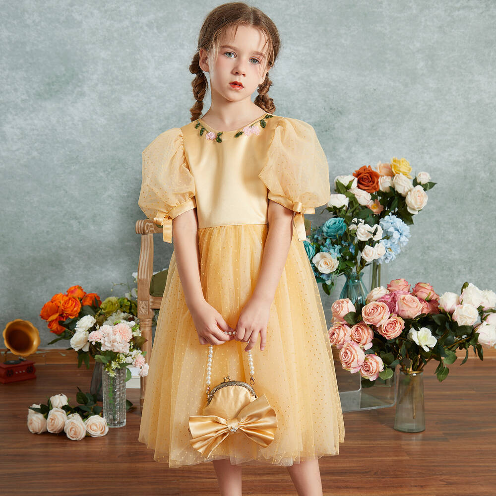 Le Mu-Girls Gold Satin Handbag (15cm) | Childrensalon Outlet