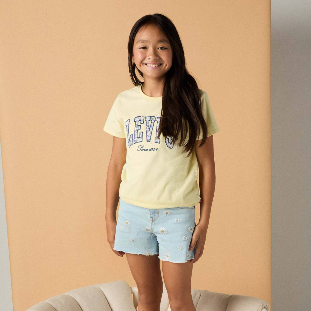 Levi's-Girls Light Blue Embroidered Daisy Shorts | Childrensalon Outlet