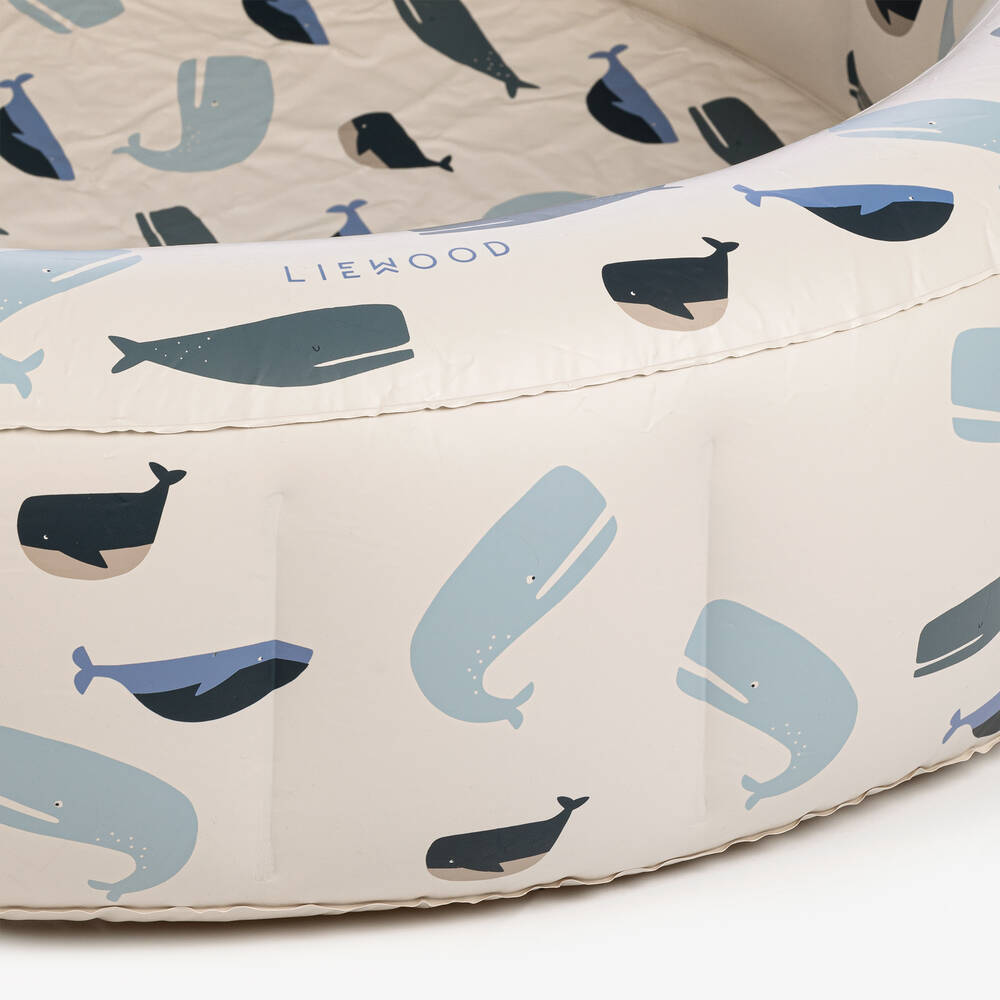 Liewood-حوض سباحة قابل للنفخ بطبعة الحوت الأزرق لون بيج (140 سم) | Childrensalon Outlet
