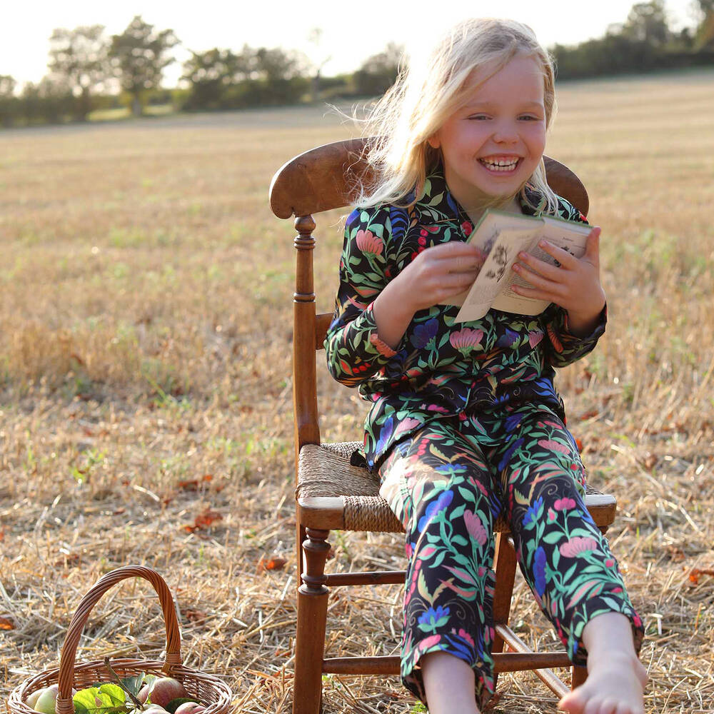 LiTTLE YOLKE-Черная шелковая пижама с цветочным рисунком | Childrensalon Outlet