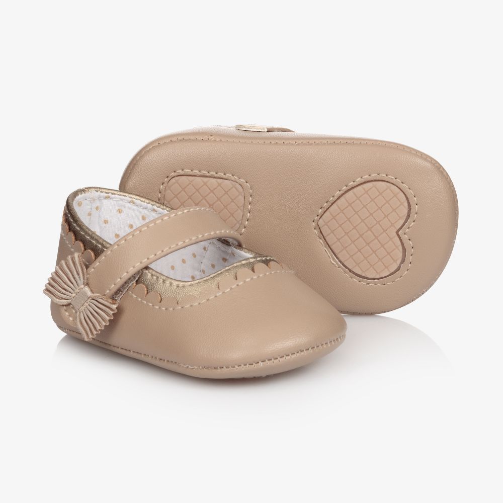 Mayoral Newborn - حذاء جلد صناعي لون بيج لمرحلة قبل المشي للمولودات | Childrensalon