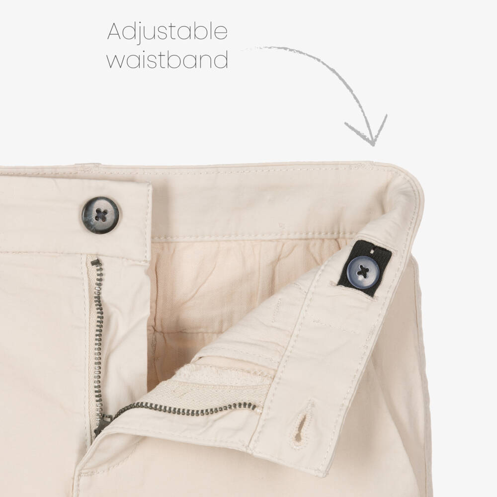 Mayoral Нукутаваке-Классические бежевые хлопковые шорты для мальчиков | Childrensalon Outlet