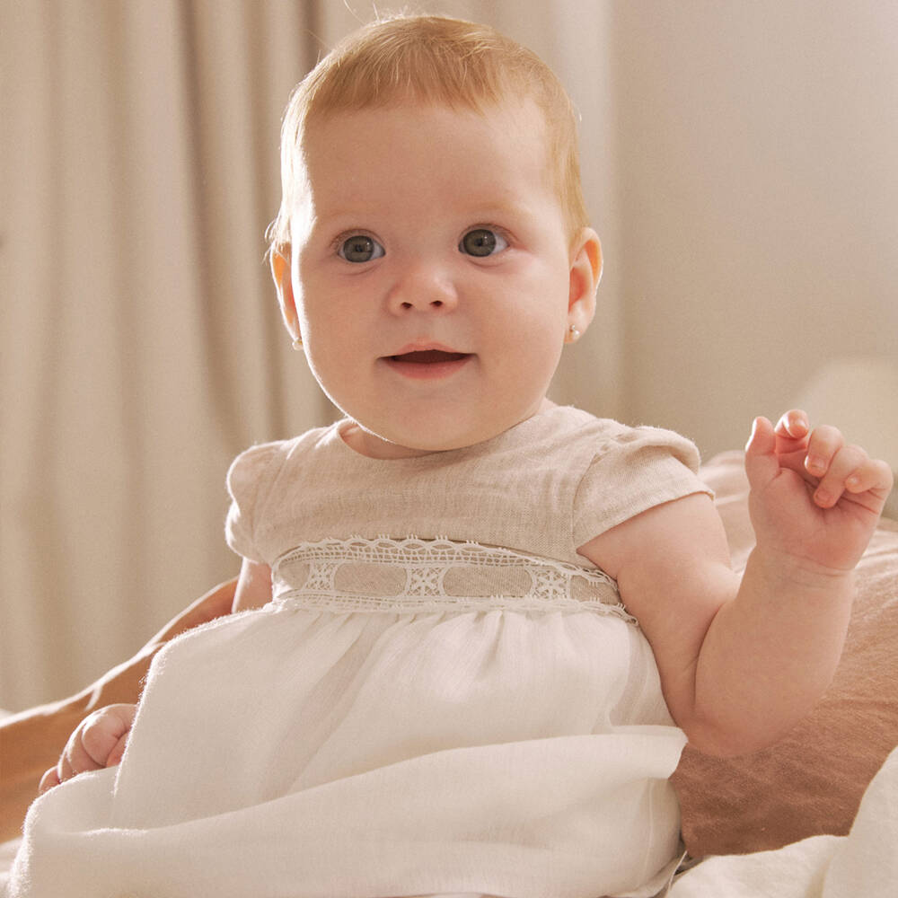 Mayoral Для новорожденных-Платье из мягкого бежевого и кремового льна для девочек | Childrensalon Outlet