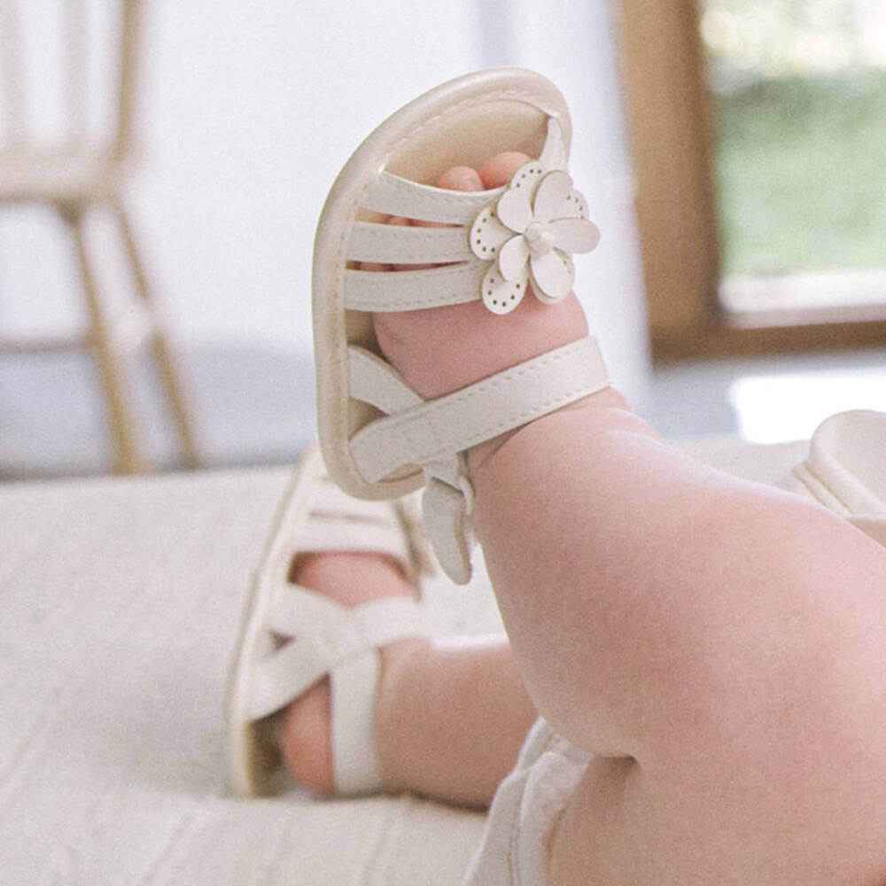 Mayoral Для новорожденных-Белые цветочные пинетки для девочек | Childrensalon Outlet