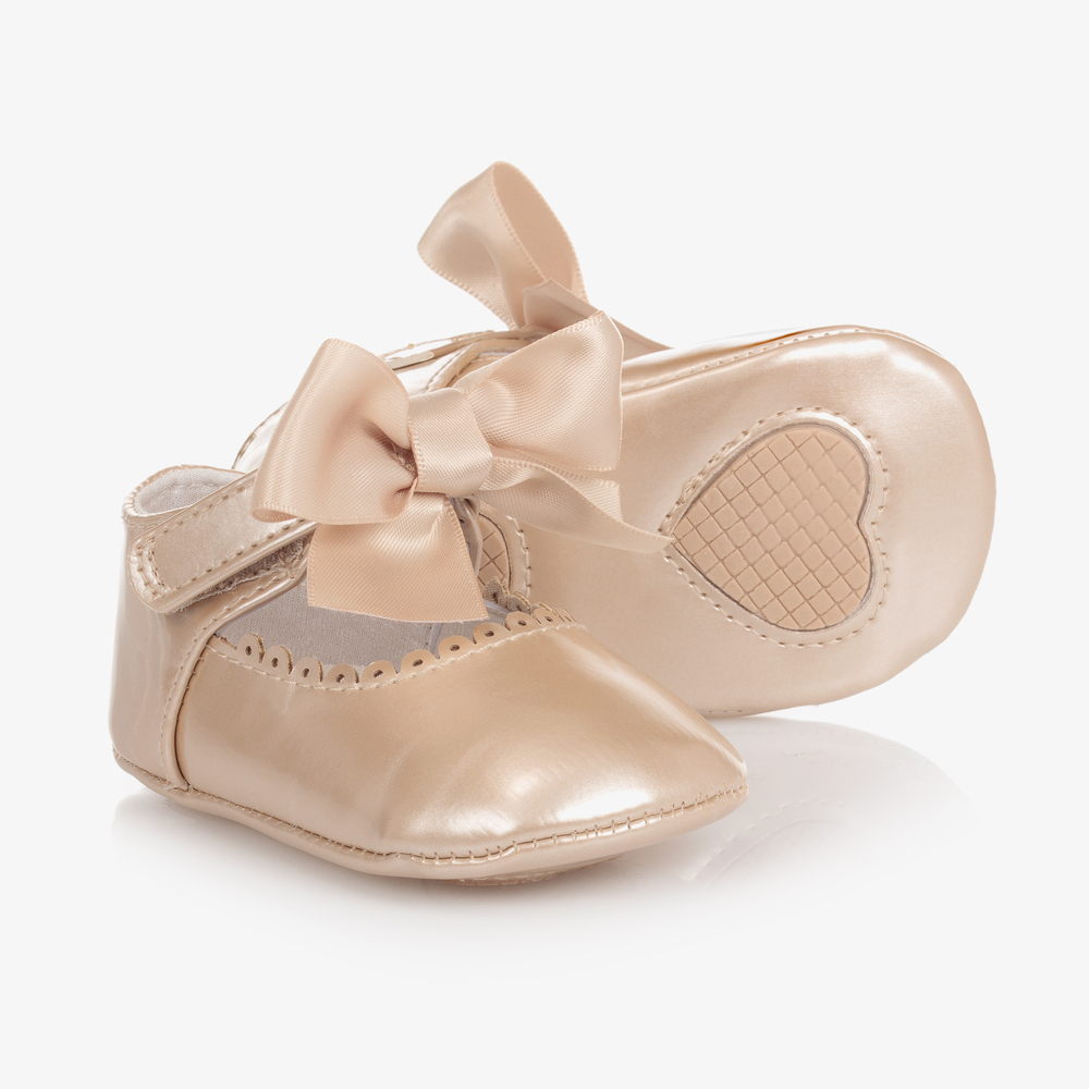 Mayoral Newborn - Goldfarbene Schleifen-Krabbelschuhe | Childrensalon