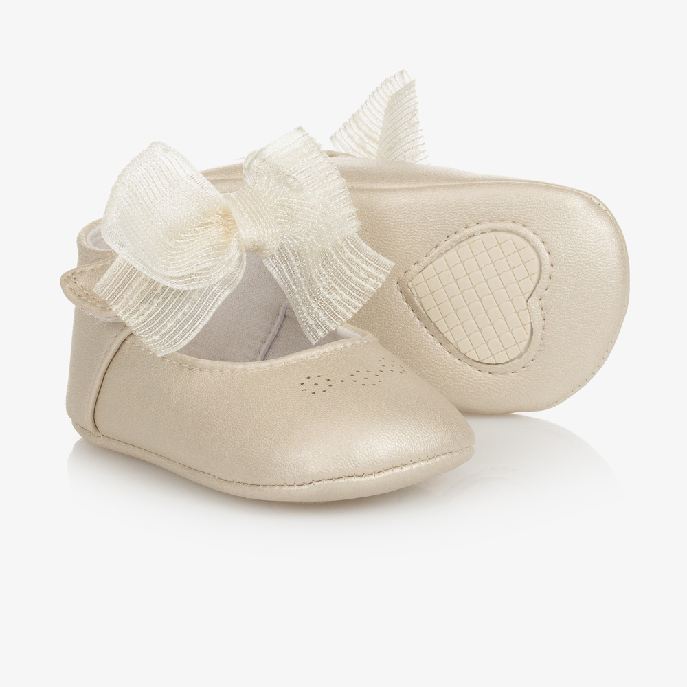 Mayoral Newborn - حذاء جلد صناعي لون ذهبي لمرحلة قبل المشي للمولودات | Childrensalon