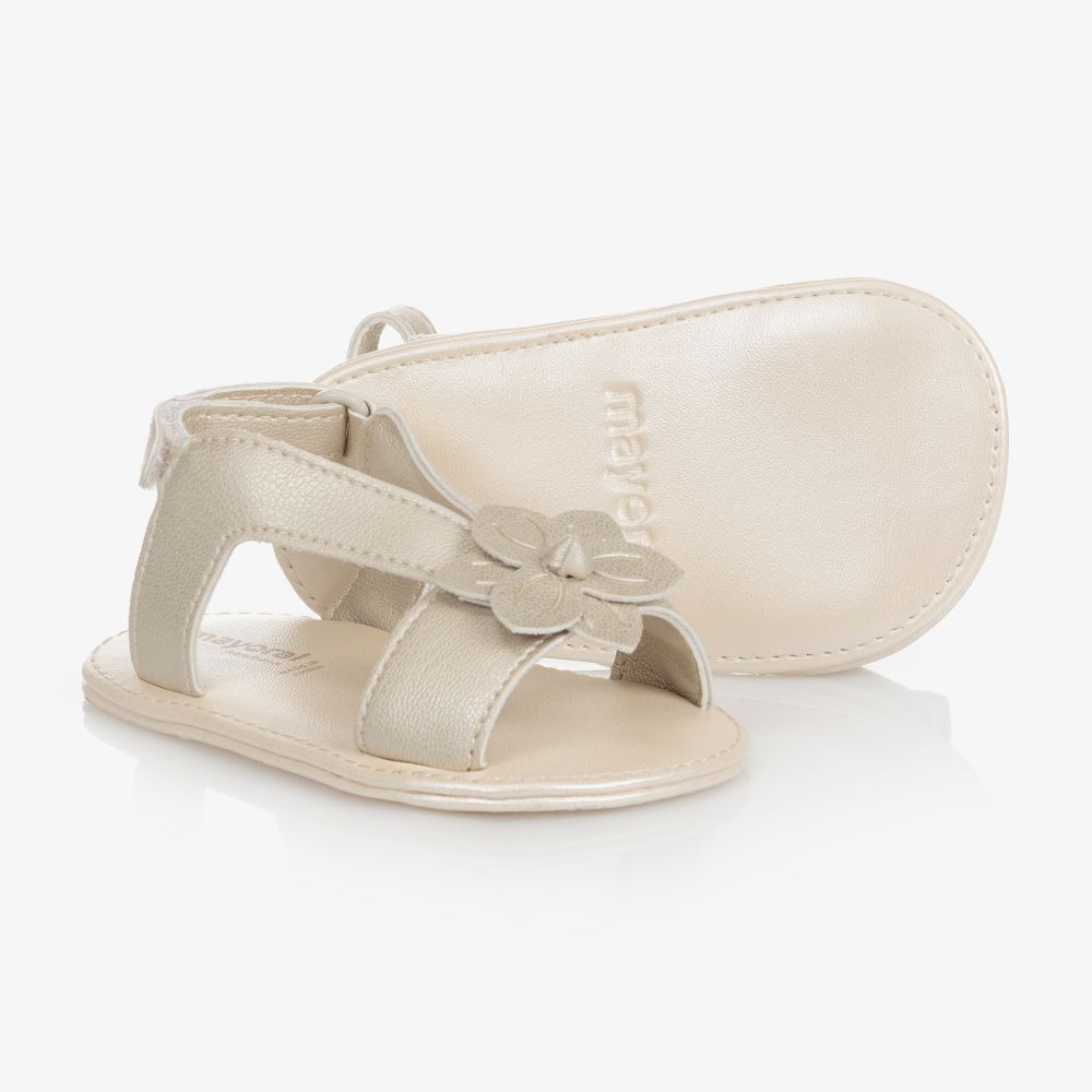 Mayoral Newborn - Goldfarbene Krabbelsandalen | Childrensalon