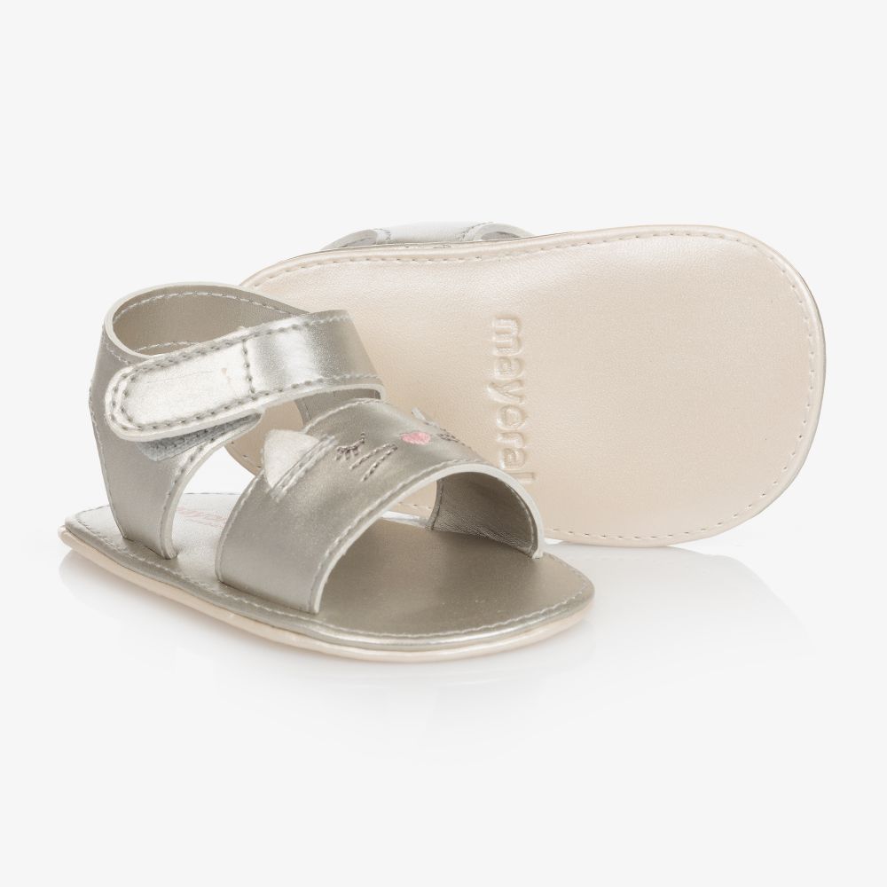 Mayoral Newborn - Silberne Krabbelsandalen im Katzen-Design | Childrensalon