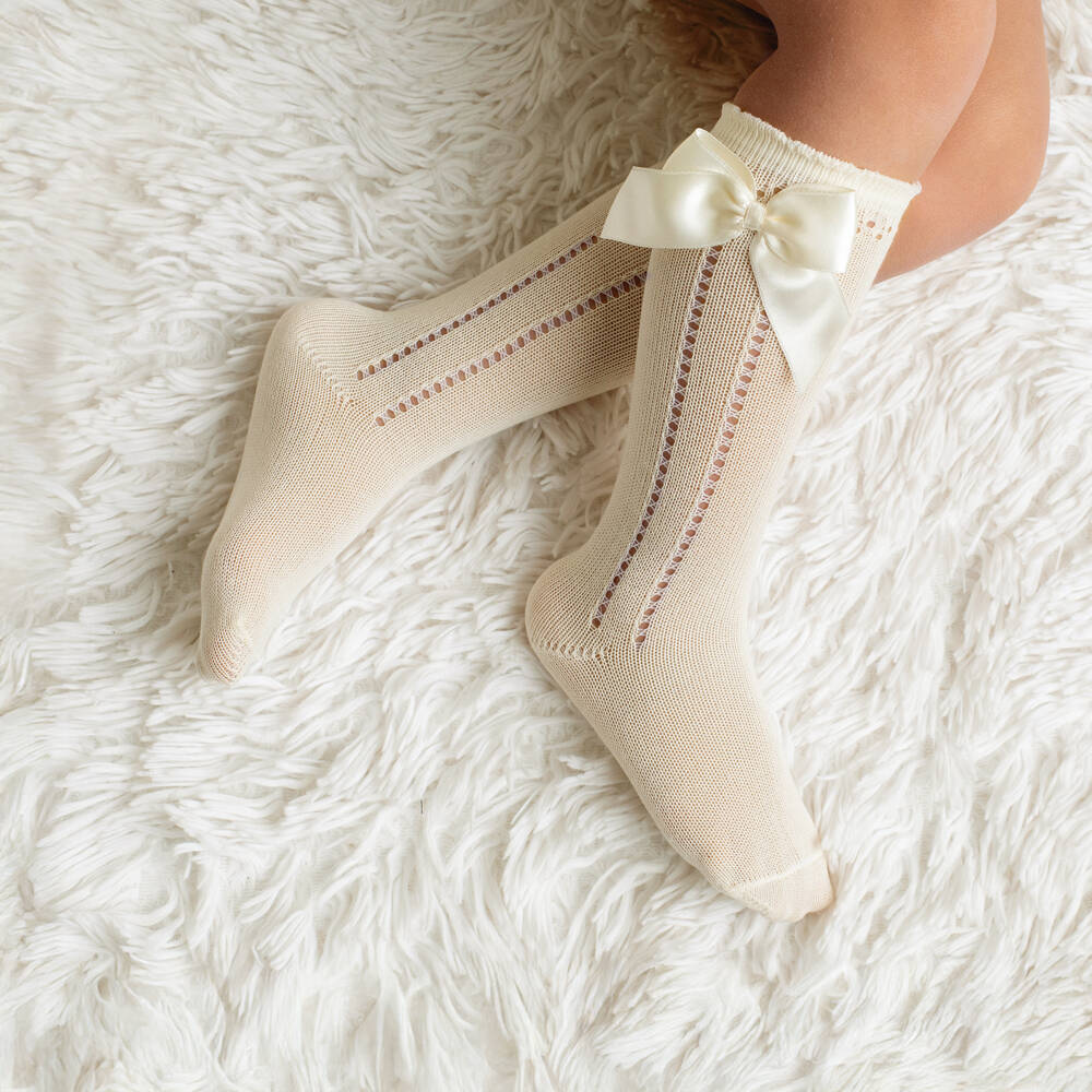 Meia Pata-Girls Ivory Knee-High Bow Socks | Childrensalon Outlet