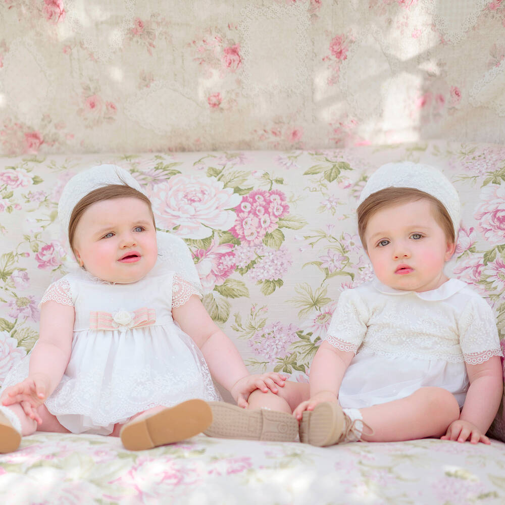 ميراندا-طقم فستان وبونيه قطن وتول مزين بدانتيل لون عاجي | Childrensalon Outlet