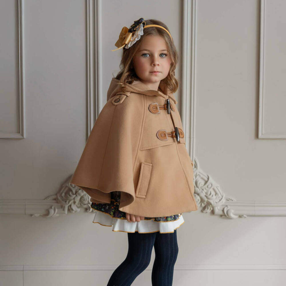 Miranda-Бежевый уютный дафл кейп для девочек | Childrensalon Outlet
